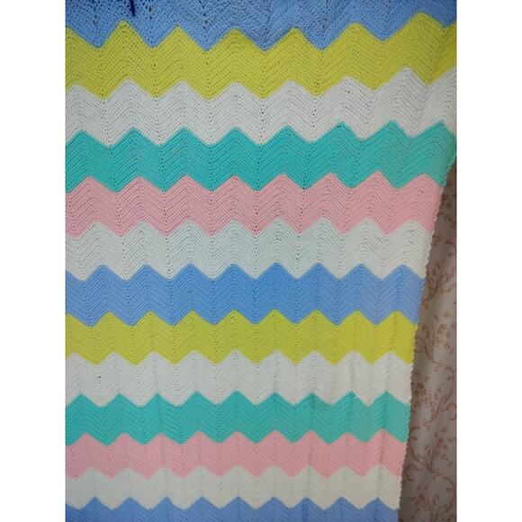 Chevron Multicolored Ripple Afghan Throw Blanket - Picture 3 of 16